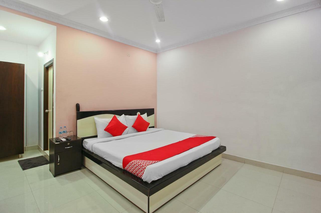Oyo Flagship 463 Banjara Hills Hotel Hyderabad Bagian luar foto
