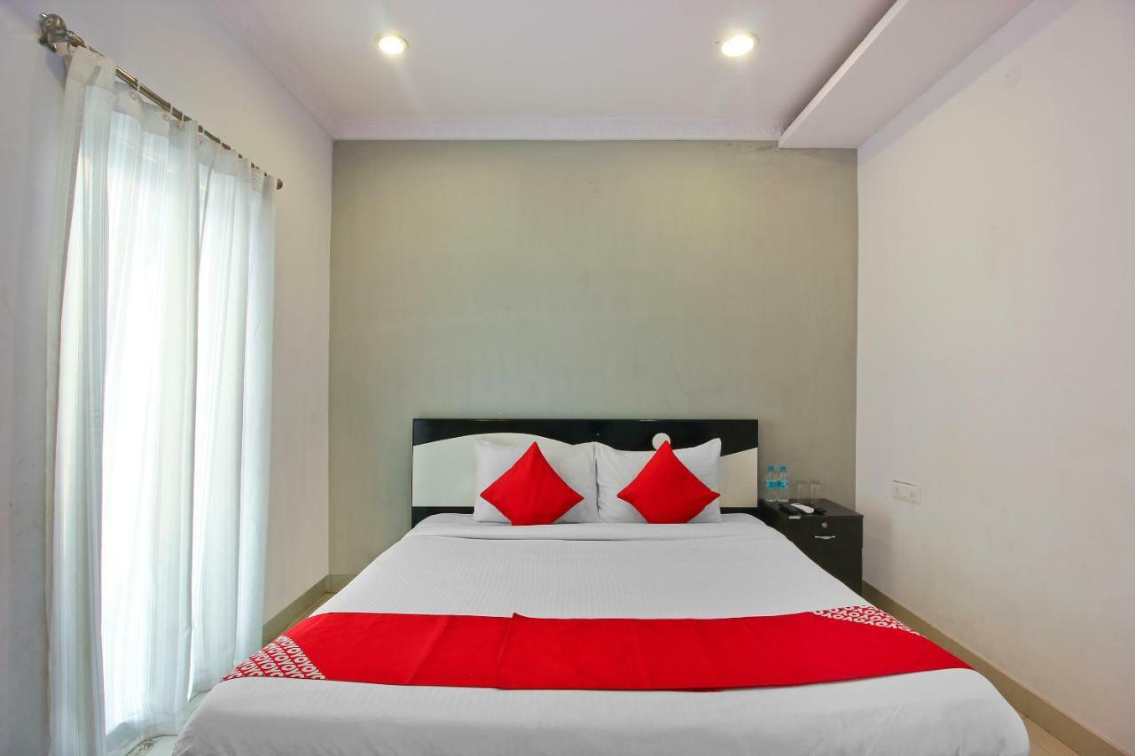 Oyo Flagship 463 Banjara Hills Hotel Hyderabad Bagian luar foto