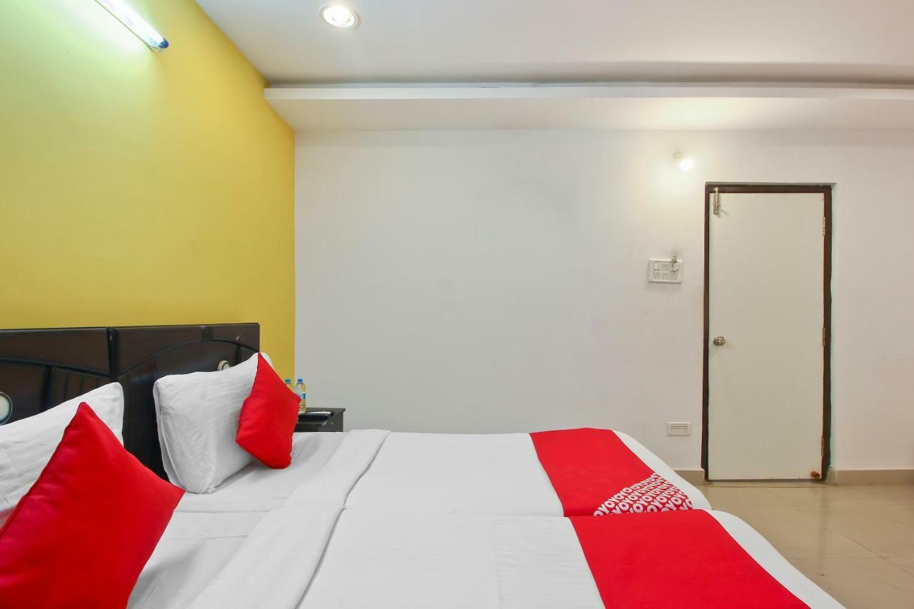 Oyo Flagship 463 Banjara Hills Hotel Hyderabad Bagian luar foto