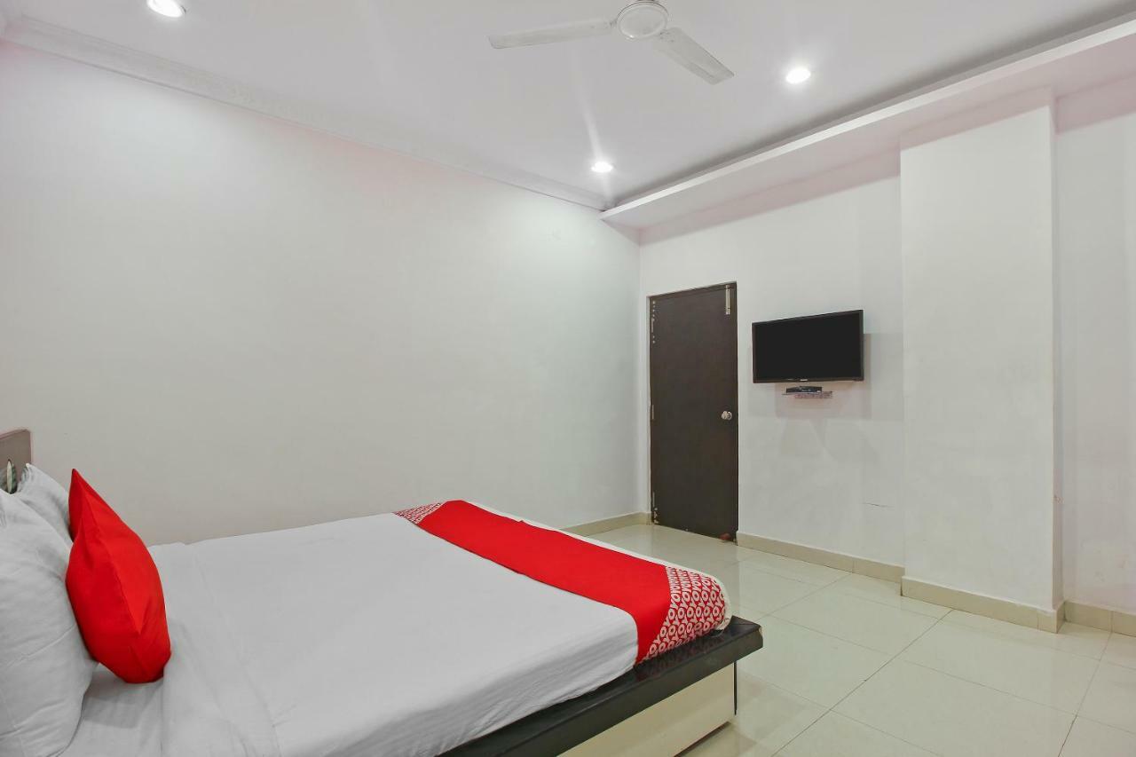 Oyo Flagship 463 Banjara Hills Hotel Hyderabad Bagian luar foto