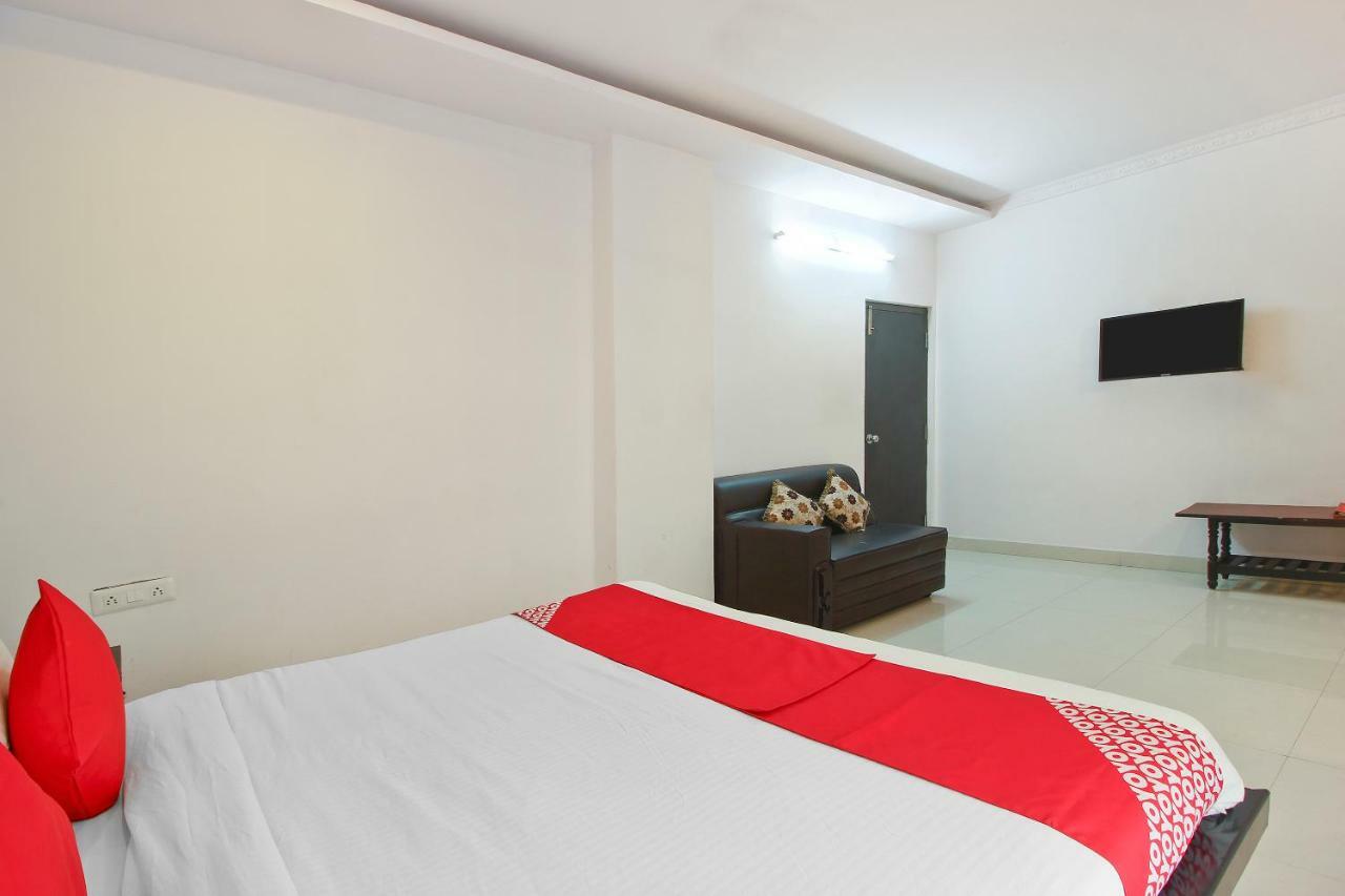 Oyo Flagship 463 Banjara Hills Hotel Hyderabad Bagian luar foto