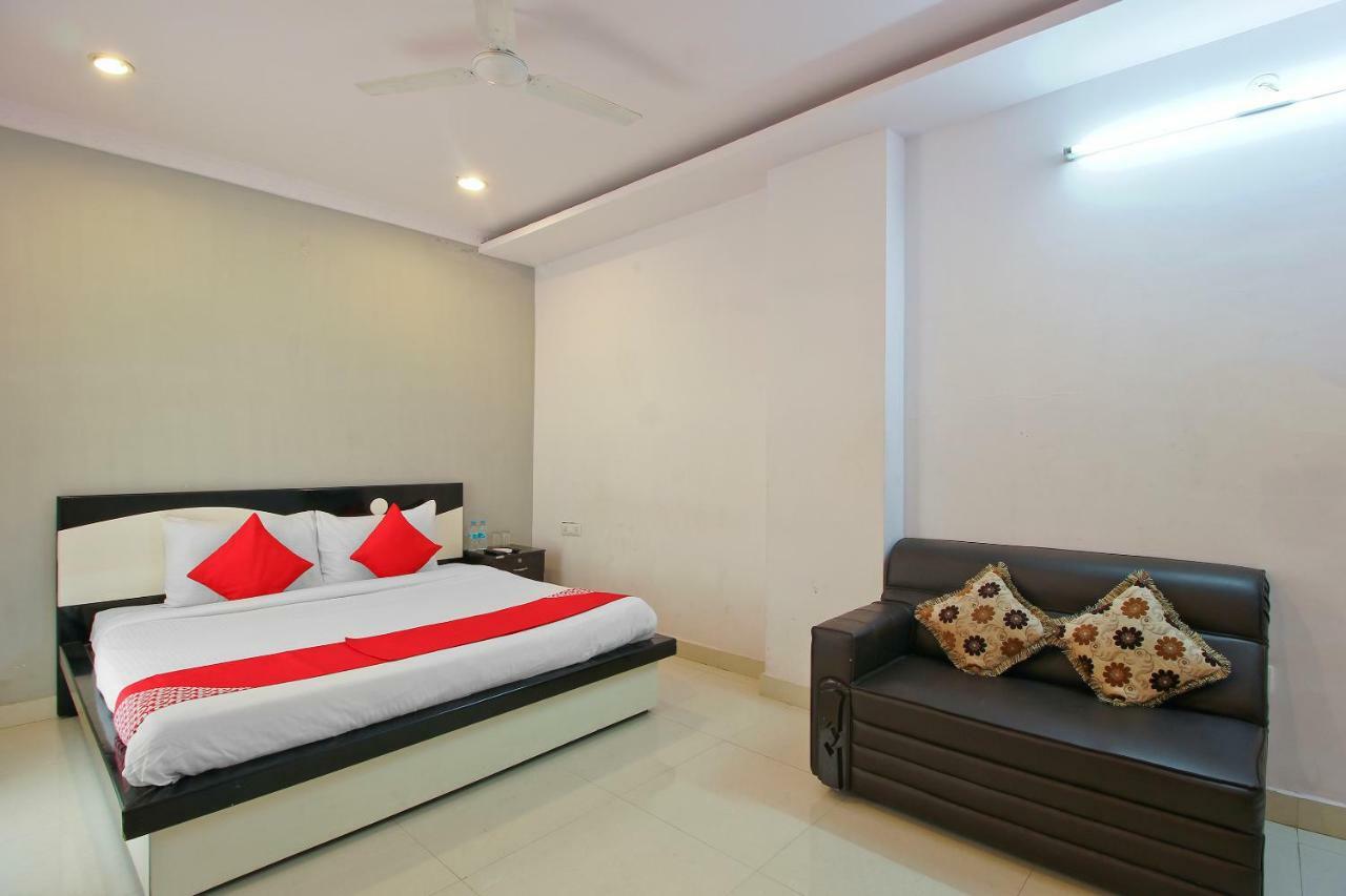 Oyo Flagship 463 Banjara Hills Hotel Hyderabad Bagian luar foto