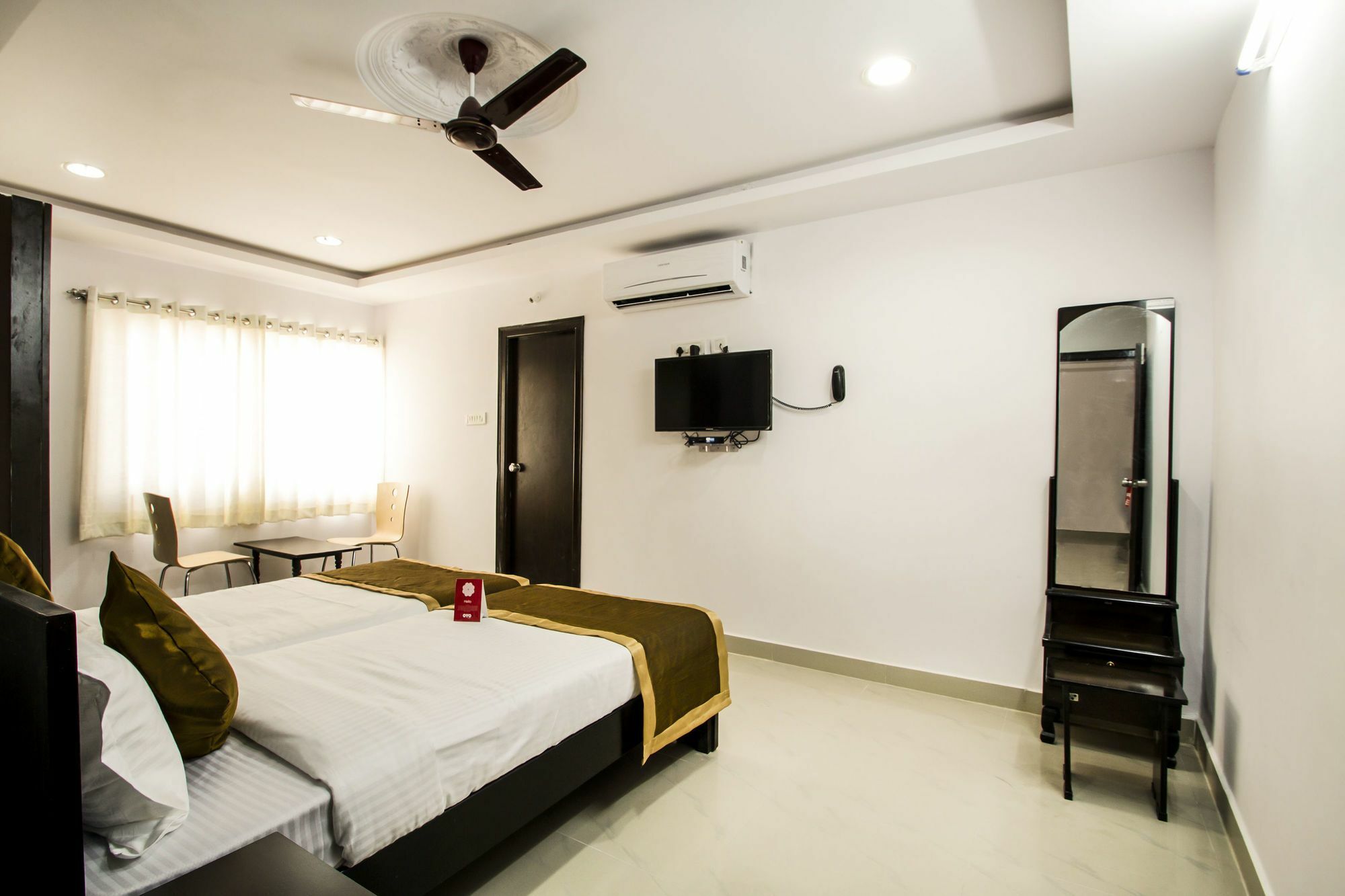 Oyo Flagship 463 Banjara Hills Hotel Hyderabad Bagian luar foto